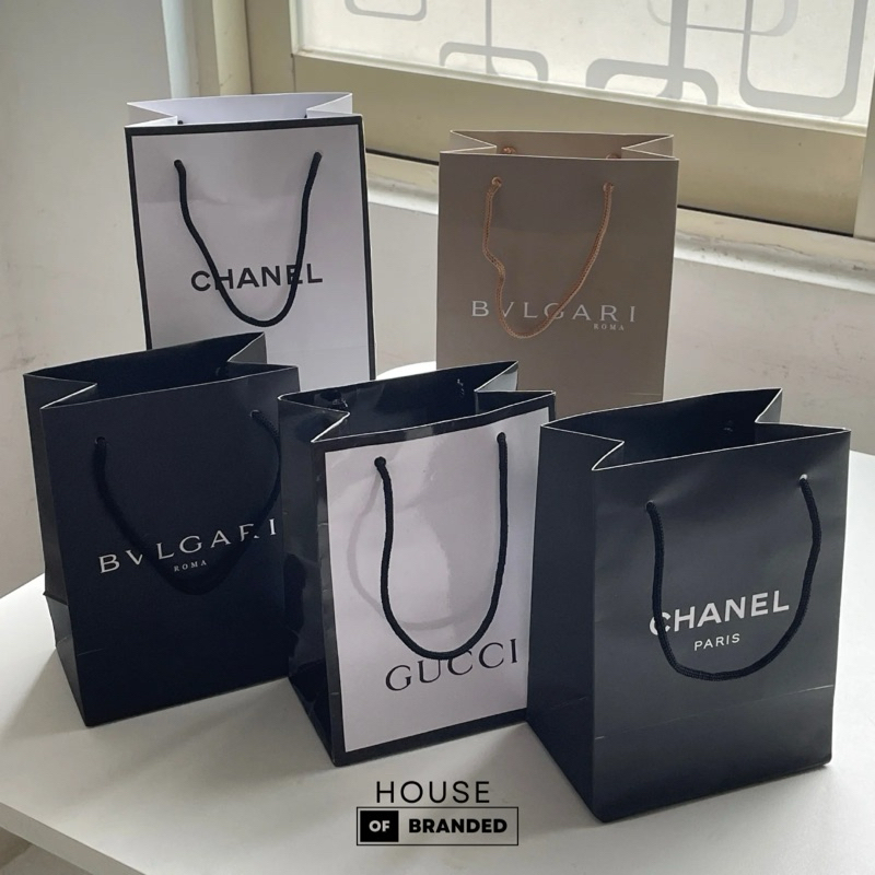 

Paperbag Branded Pembungkus Kado Shopping Bag Kelengkapan Tas Kertas Hadiah Bermerk