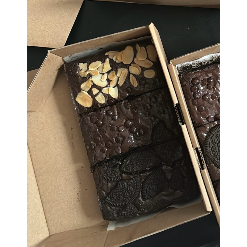 

COKLAT Fudgy/melted brownies size 16x10
