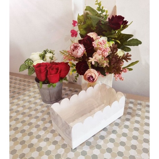 

Murah BOX MIKA PUTIH DUS BOLU KOTAK BROWNIES KARDUS 2x1x8 ISI 1 PCS