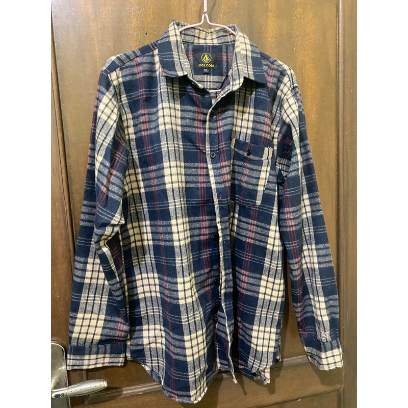 preloved kemeja kotak” ala anak teknik merk volcom