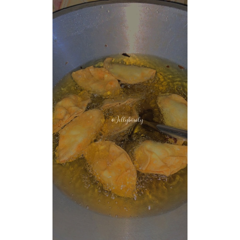 

GYOZA REBUS GORENG ISI 4 MURAH DAN ENAK