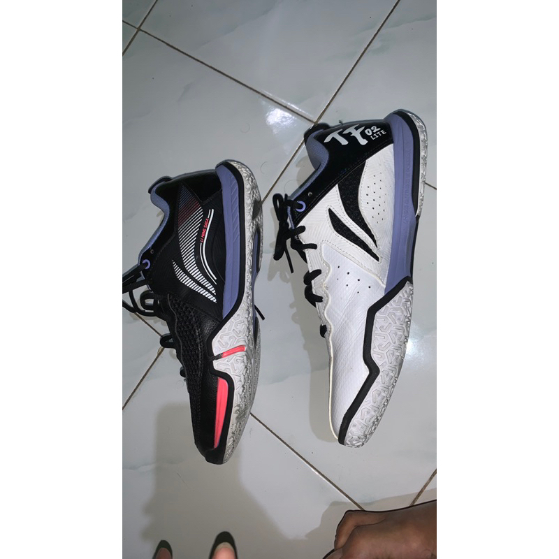 sepatu lining saga lite II second