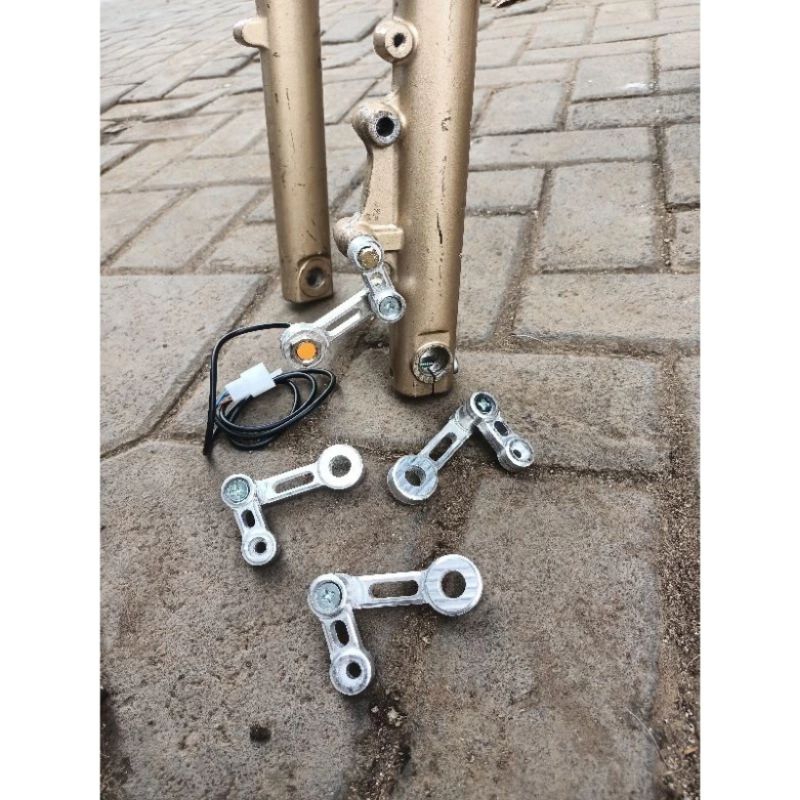 Breket dudukan sensor speedometer digital universal koso