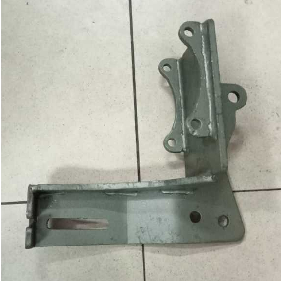 Bracket Compressor Breket AC Mobil Hino Ranger 500 / Hino 350 - Sanden