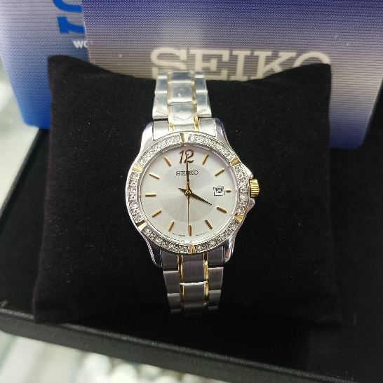 Seiko SUR718 Swarovski Quartz Jam Tangan Wanita Original SUR718P1