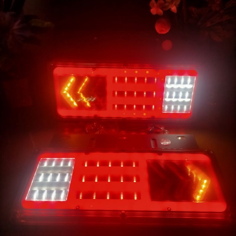SATU SETT LAMPU STOP REM BELAKANG Mobil TRUCK 24Volt. 140 - 2 LED