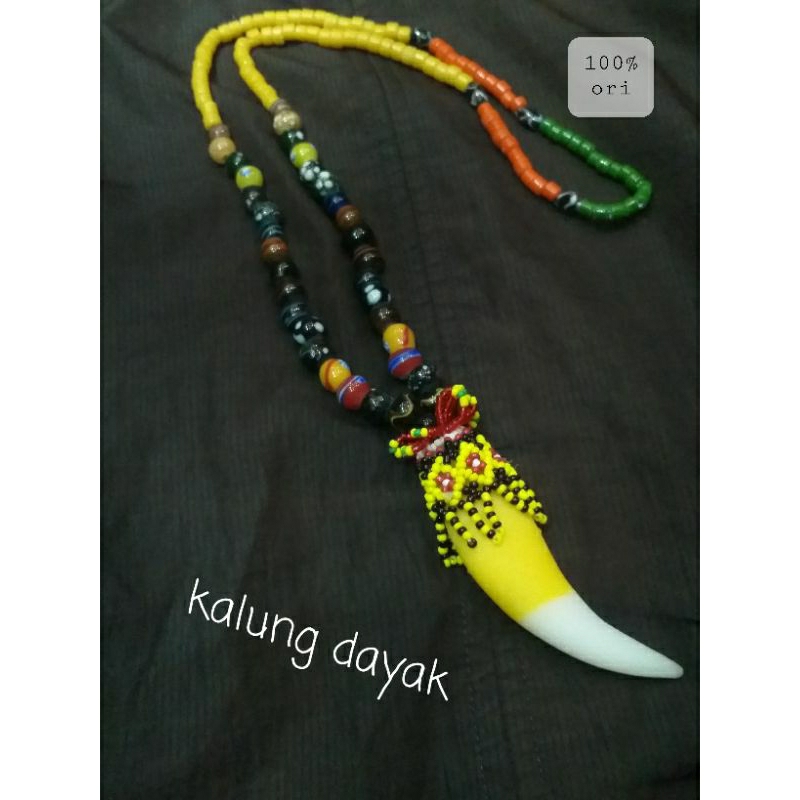 kalung manik dayak .etnik dayak batu dayak