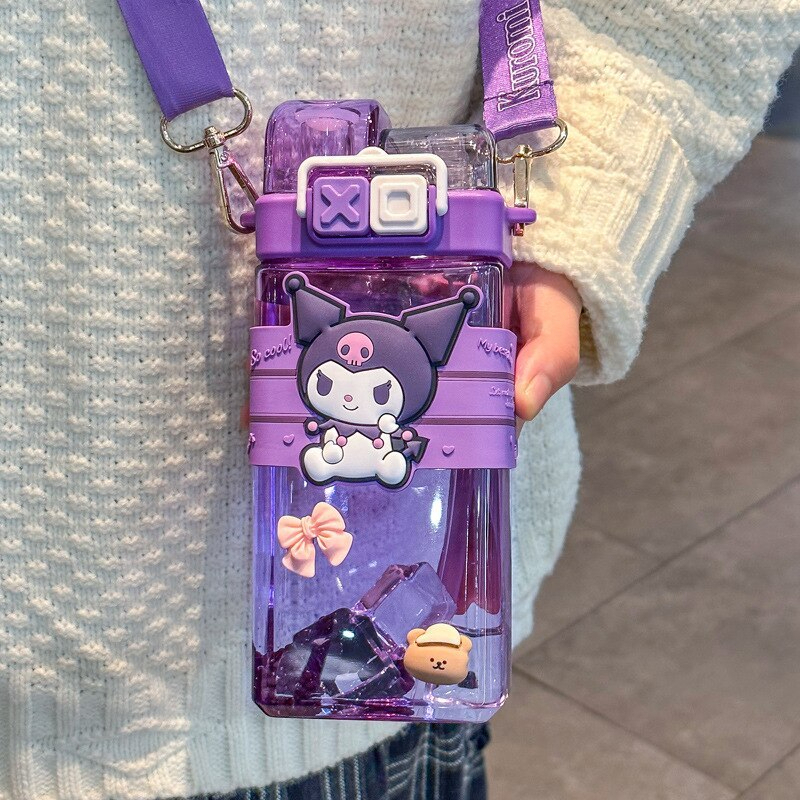 BOTOL MINUM KUROMI 2IN1 BOTOL ANAK BISA SEDOT DAN TEGUK KAPASITAS 580ML DI LENGKAPI TALI DAN STIKER