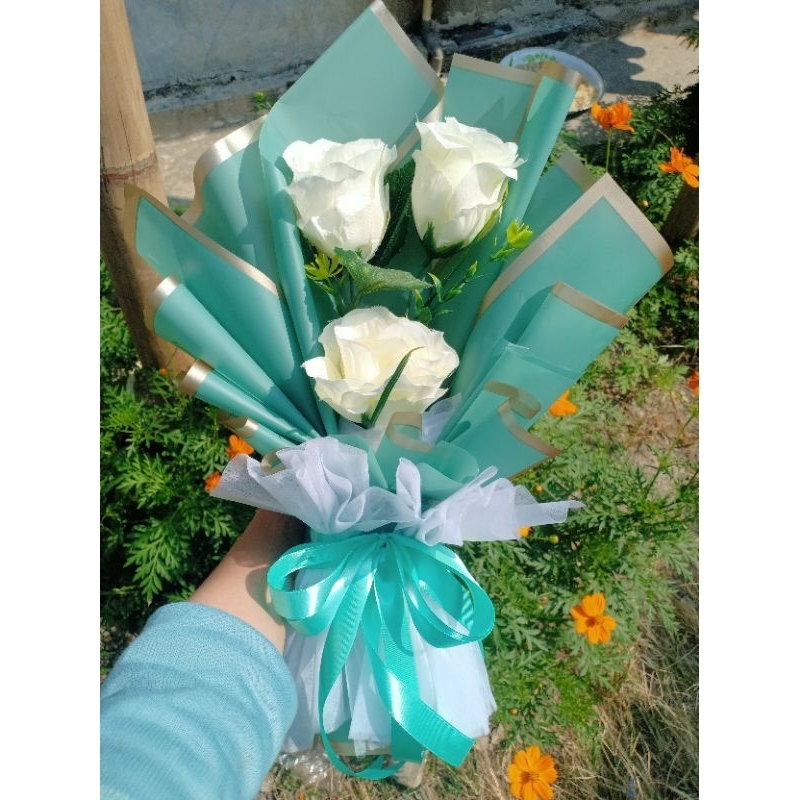 buket bunga 3 tangkai , buket bunga artificial, buket bunga wisuda, buket aniversary, buket wedding,