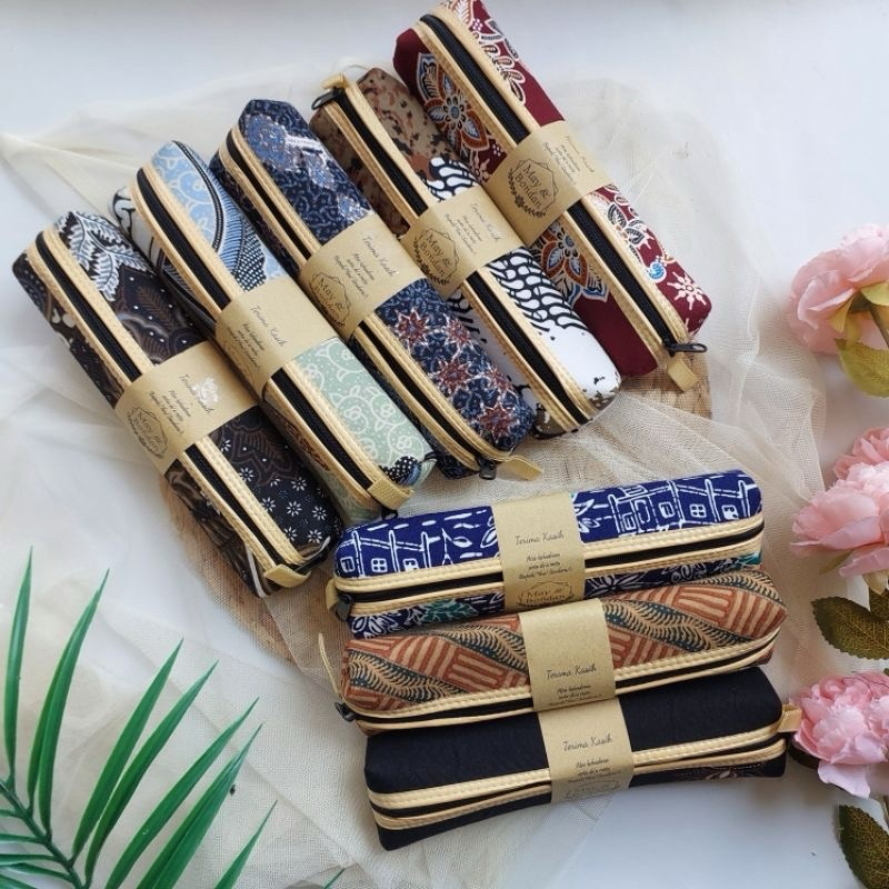

SOUVENIR KOTAK PENSIL MOTIF RANDOM UNTUK HARGA PER 20 pcs