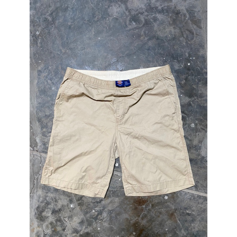 celana pendek dikies