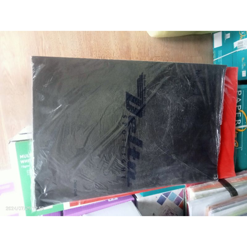 

kertas asturo 40 x 60 hitam 1 pack isi 50 lembar