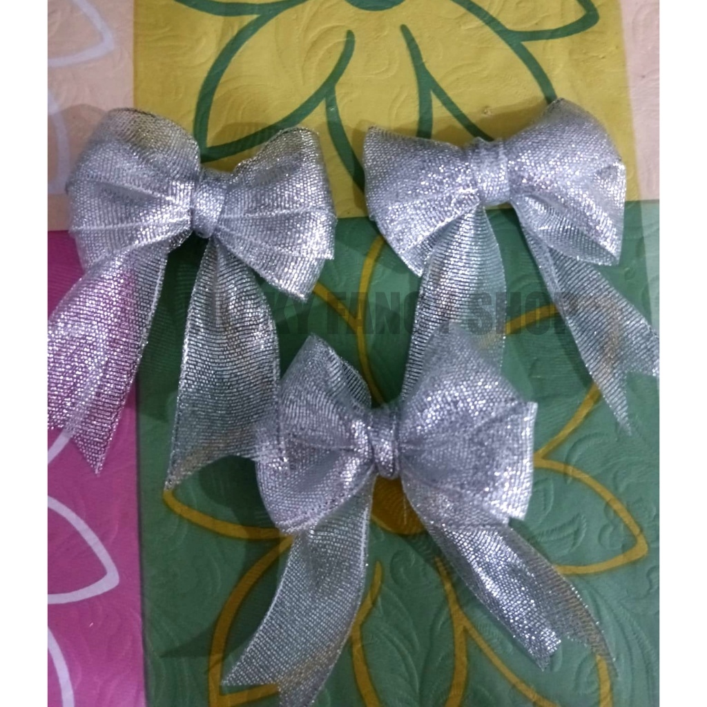 

SOUVENIR KERAJINAN TANGAN PITA KUPU KUPU SILVER GLITTER HIASAN HAMPERS BOW KADO SIAP PAKAI