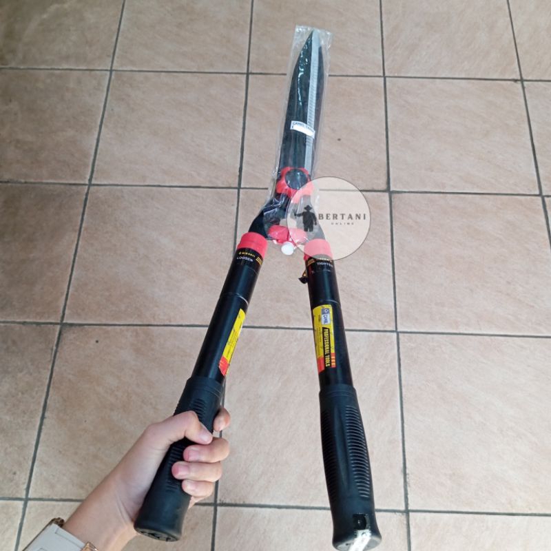 Gunting Rumput Camel Tarik Alat Berkebun