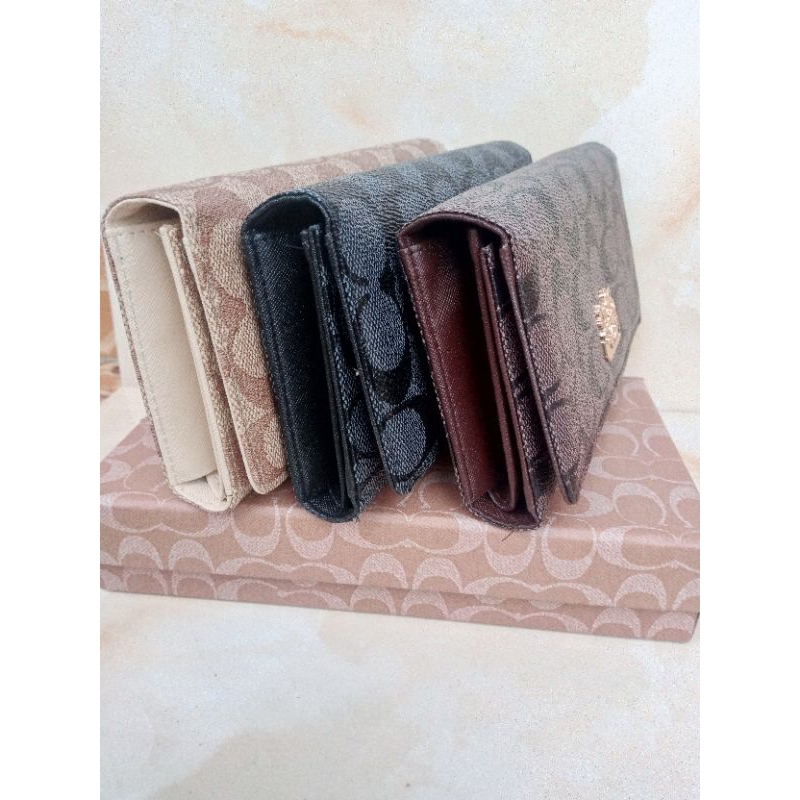 Dompet wanita model lipat tiga
