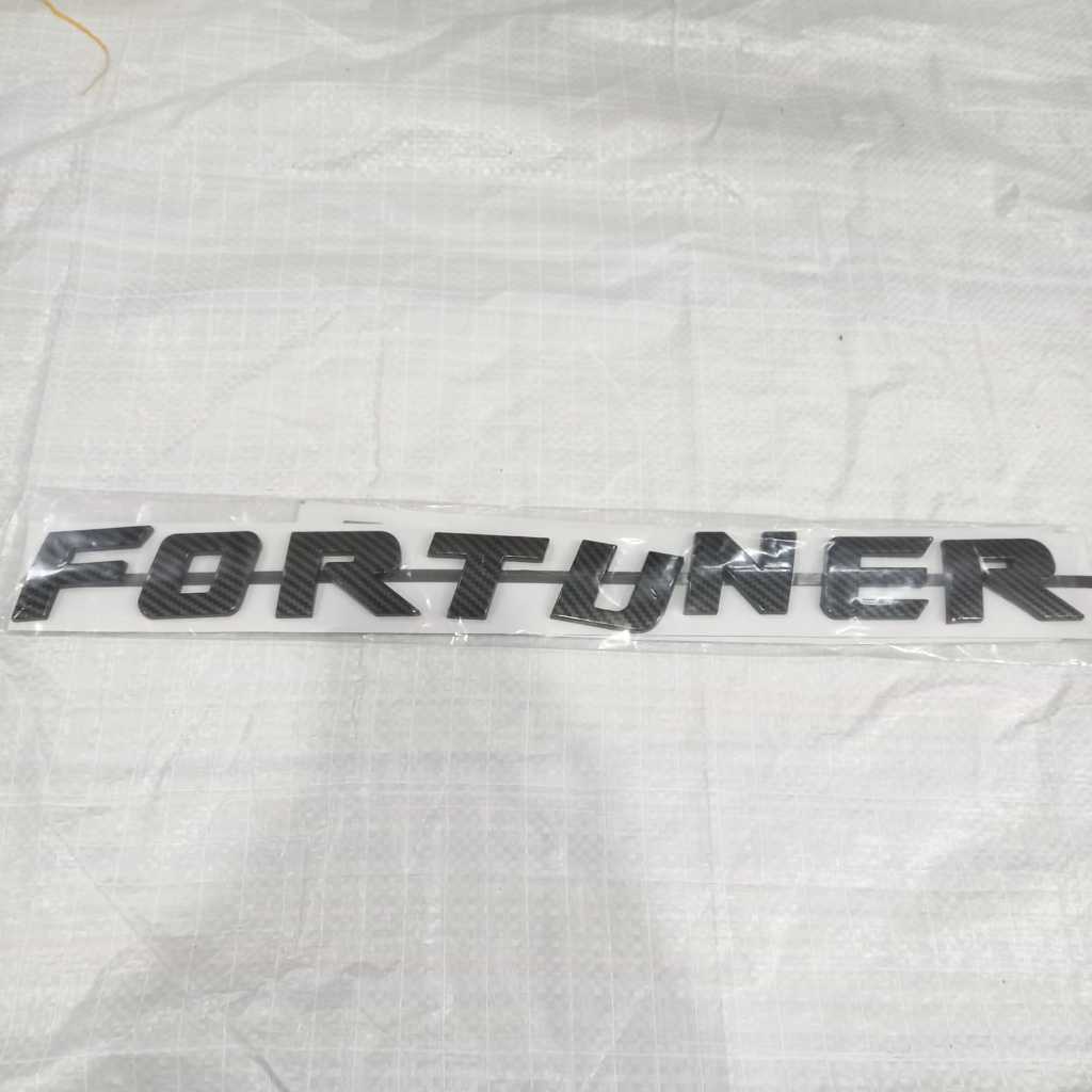 Emblem Kap Mesin Mobil Fortuner Carbon