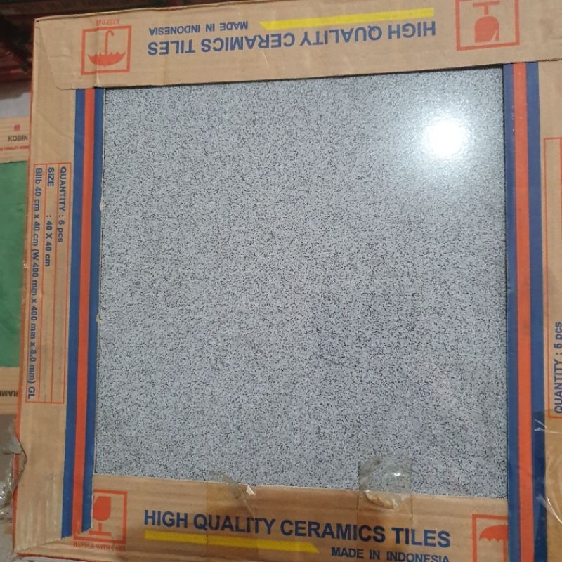 keramik lantai kamar tidur ruang tamu teras dapur rumah merk MCC DOT ABU bintik grey 40x40 glossy