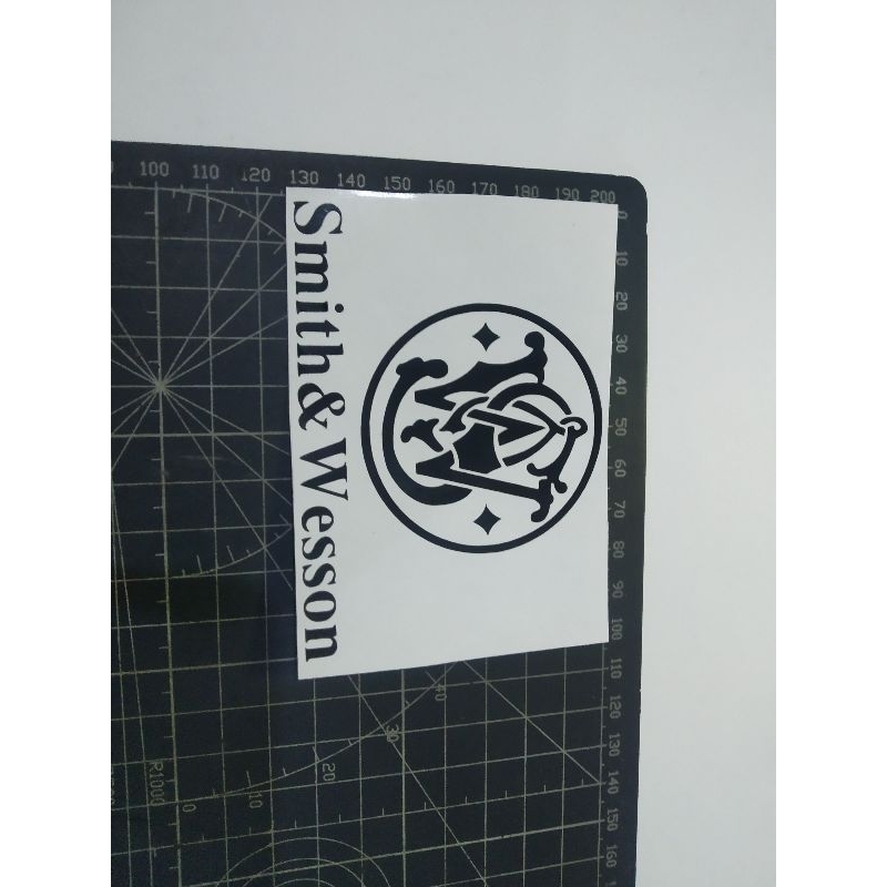 

cutting stiker smith and wesson
