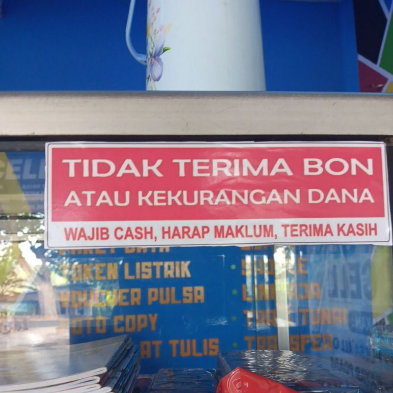 

Stiker dilarang hutang cocok dipasang di Toko / Warung