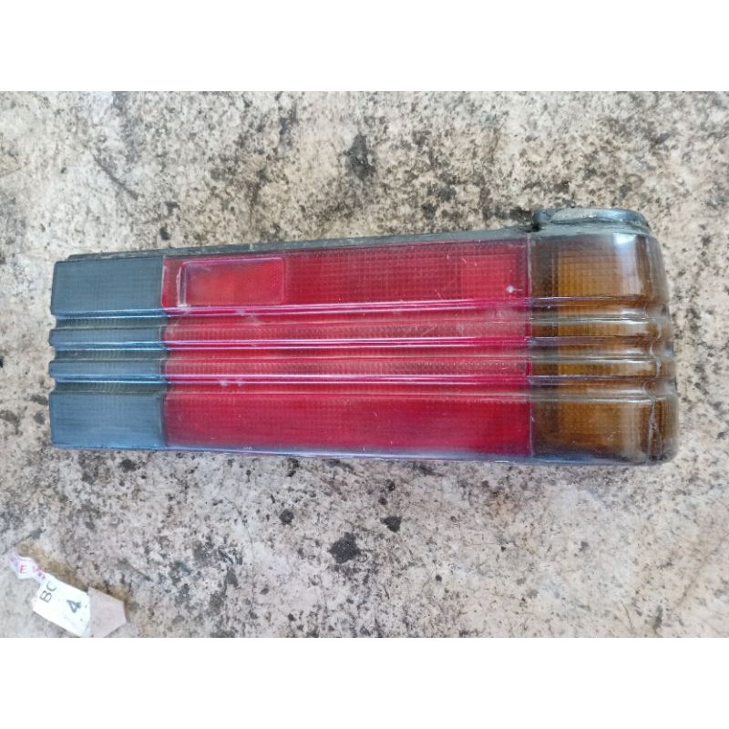 stoplamp kanan ford laser gl