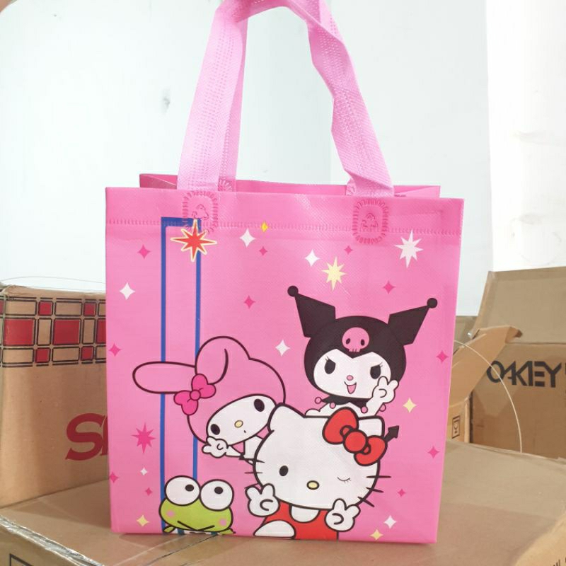 

Tas Goodie Bag tas bekal sekolah tebal anti air spunbond sanrio kuromi my melody hello kitty