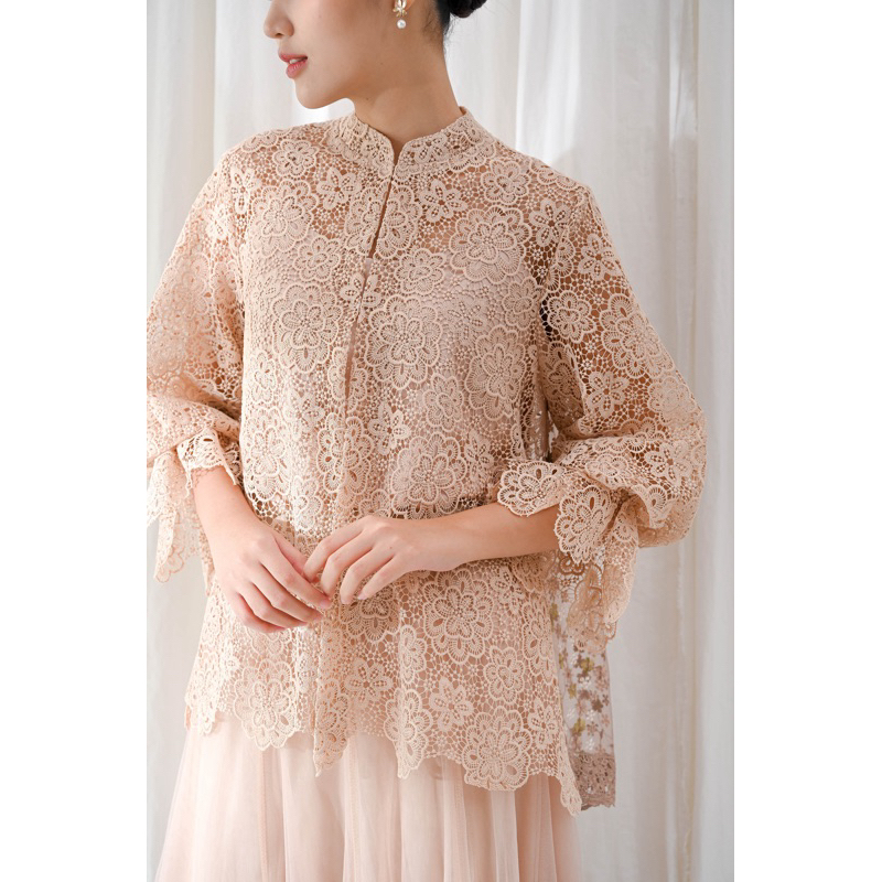 AlmaNaia - Ophelia - Atasan Kebaya Modern Brokat Lace