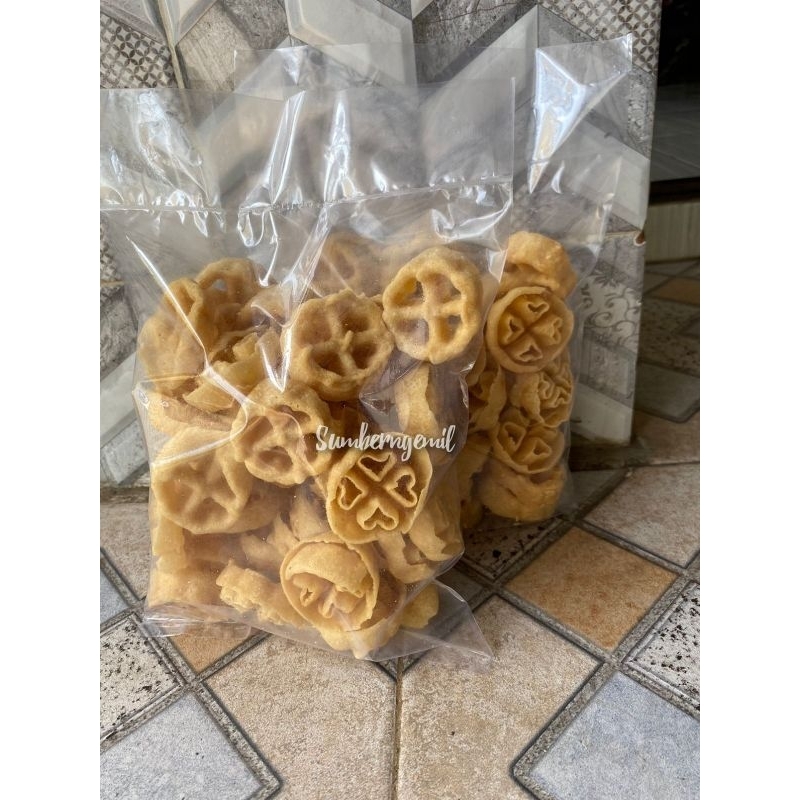 

Snack kembang goyang manis gurih 250gram-500gram