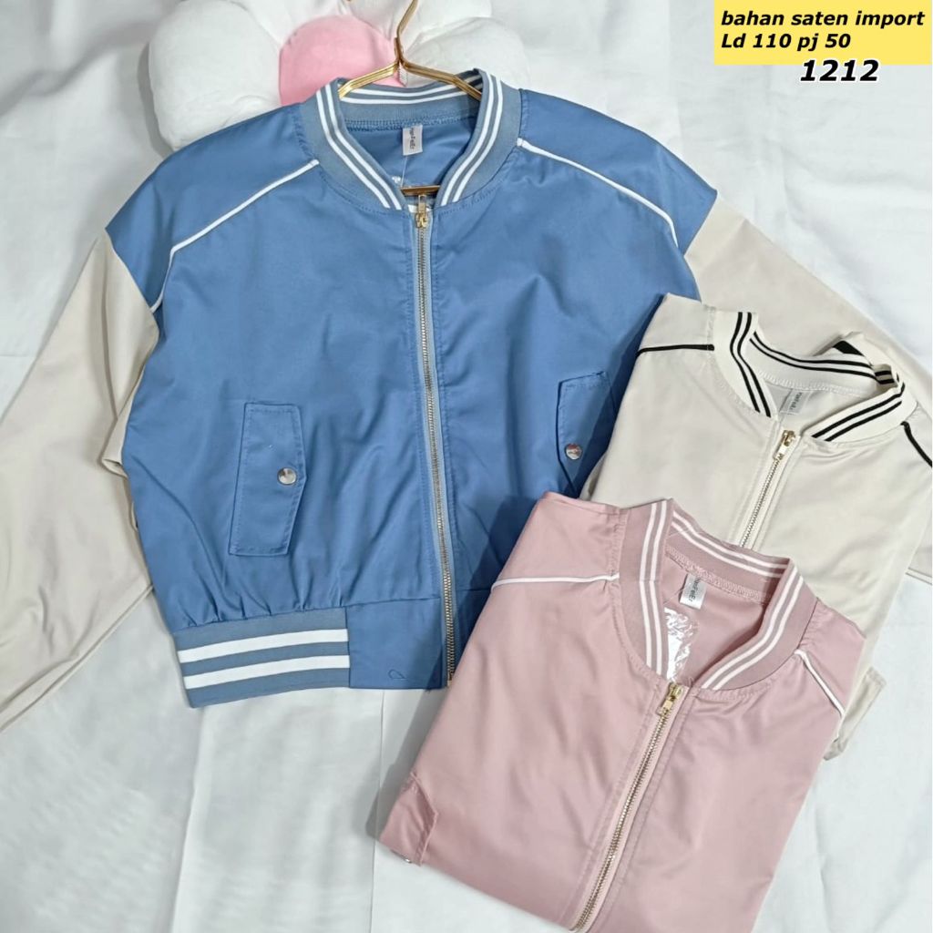 DAFASHIONSHOP / Jaket / Jaket Wanita / Jaket Saten / Jaket Wanita Kekinian / Ootd Jaket Kekinian