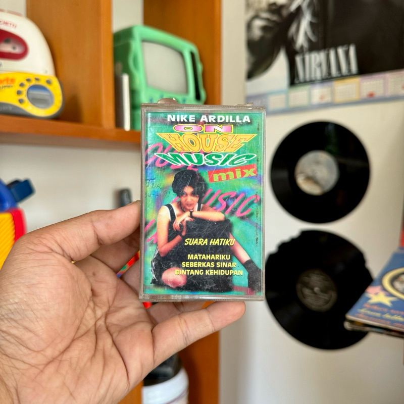 Kaset Pita / Tape / Walkman Nike Ardila On House Music Disco Original 100% Berfungsi / Tested Indone