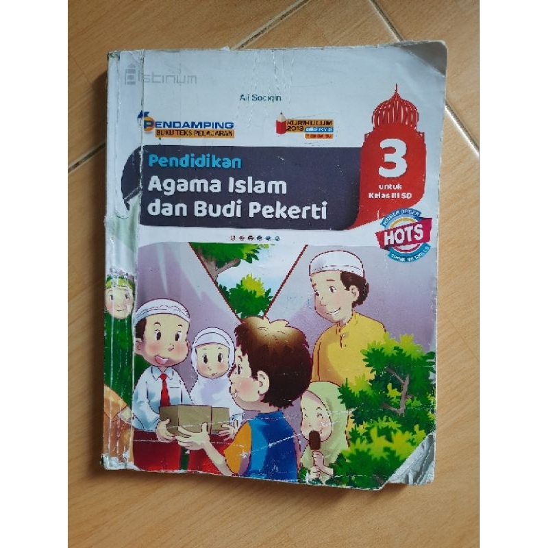 

Agama islam dan Budi pekerti kelas 3 SD penerbit platinum