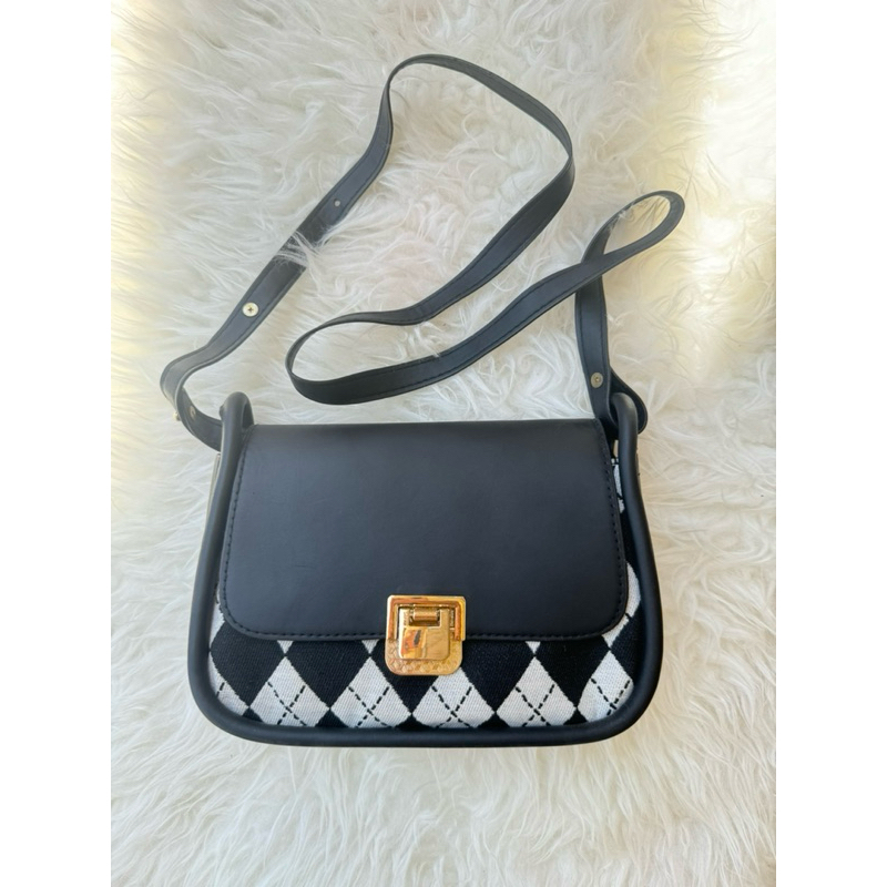 TAS SELEMPANG WANITA MAKASSAR