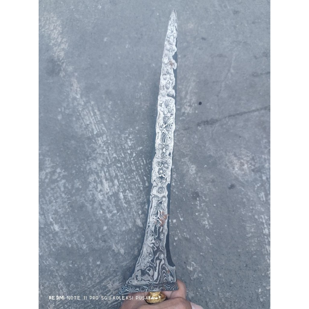 Keris Kamardikan Lurus Brojol pamor Udan Mas ( Hujan Emas )
