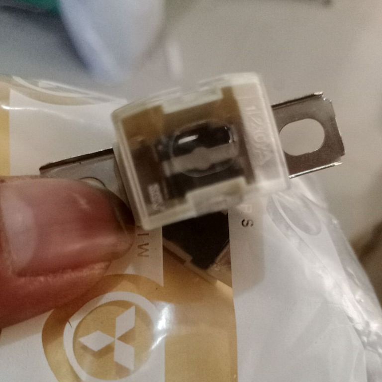 KODE E32L sekring fuse 12 ampere untuk Mitsubishi canter sekring pusat