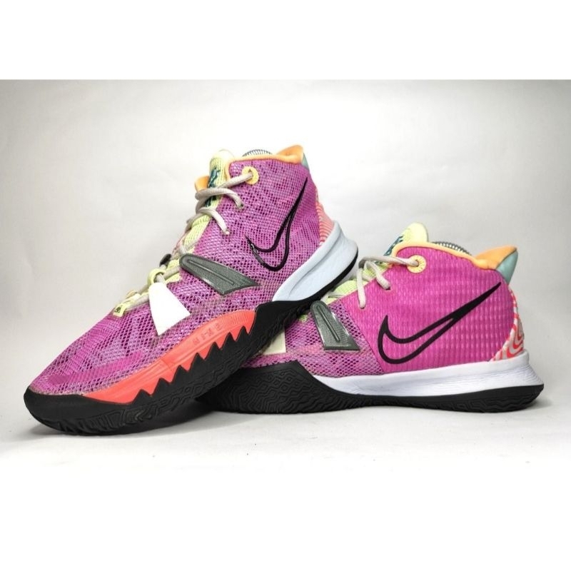 Sepatu Basket Kyrie 7 Creator Pink