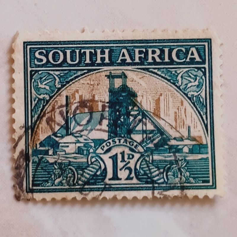 

(AA) Perangko Afrika Selatan 1941 Pictorials - Hyphenated - Gold Mine 1 ½ penny Used