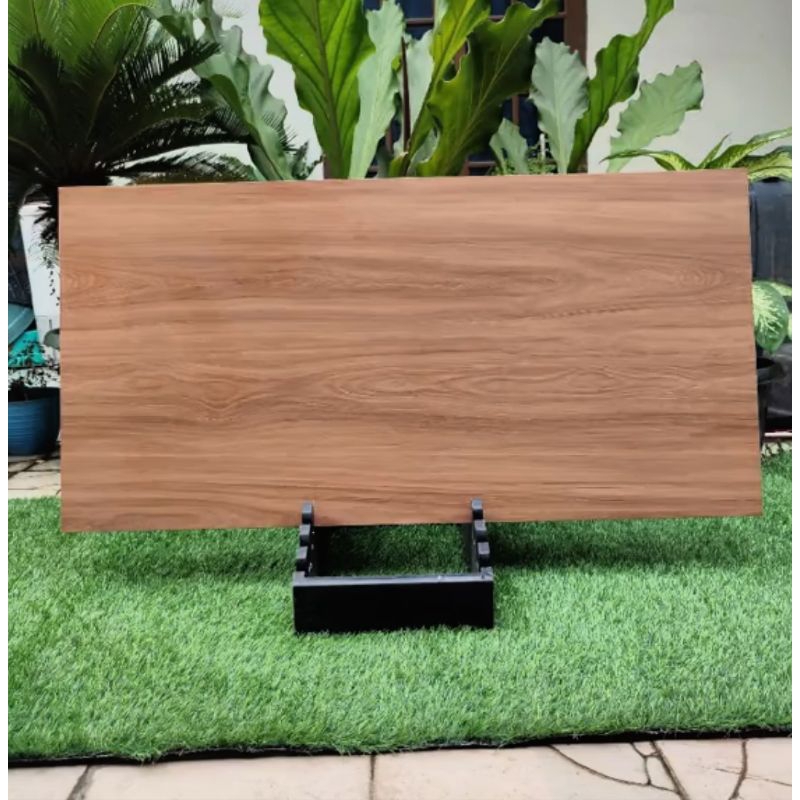 Granit lantai motif kayu matt 60×120 engress