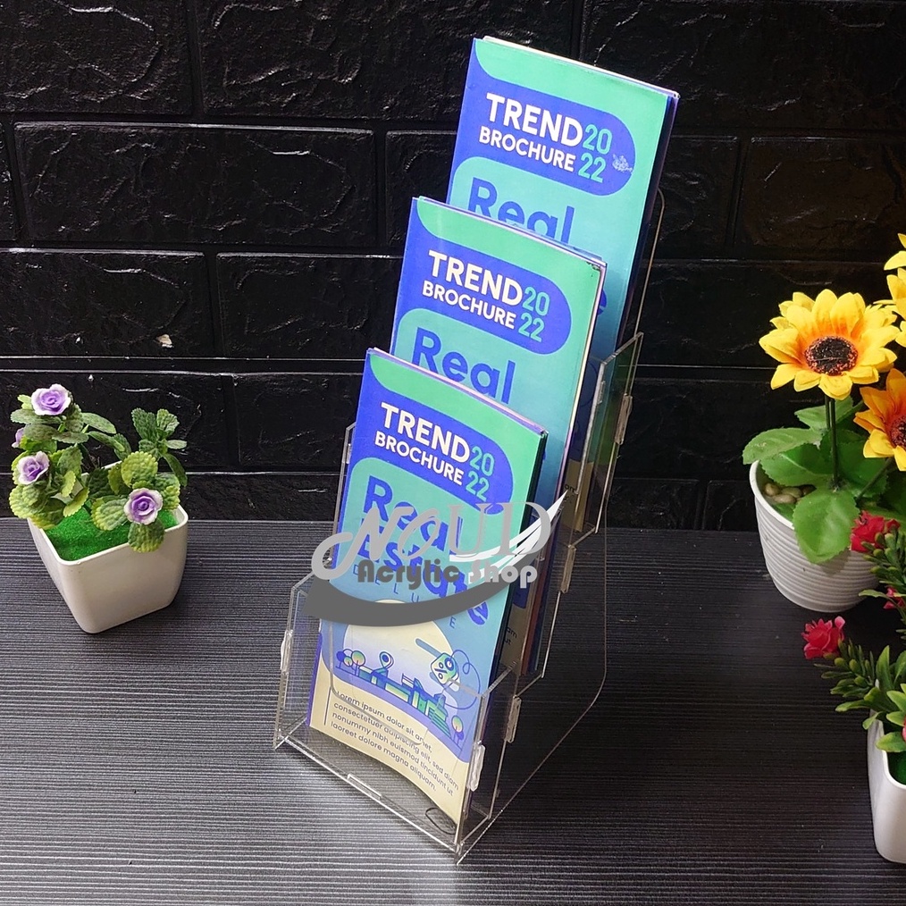 

KODE I16Y Tempat Brosur Akrilik Uk 13 A4 Lipat Tiga Display Brosur Acrylic Rak Brosur 3 Susun Knock Down