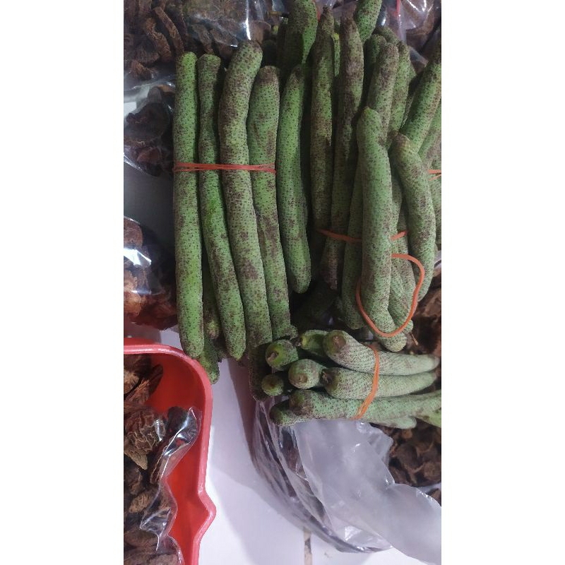 

siri buah/silu,manus,siri pinang,harga per 2 buah
