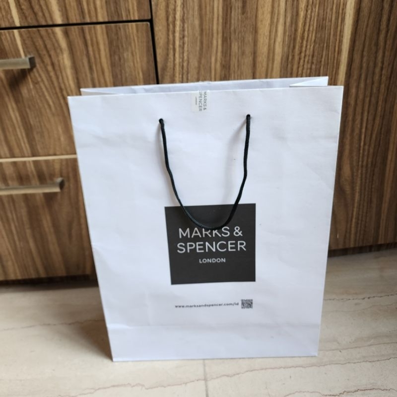 

Paperbag / Giftbag Marks & Spencer