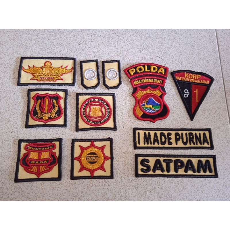 atribut satpam komplit, atribut satpam terbaru dasar crem, atribut satpam timbul, atribut sampam 3d