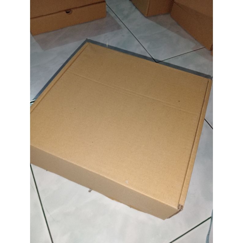 

Box Kotak Kardus Tebal Hampers size 28x28x5cm