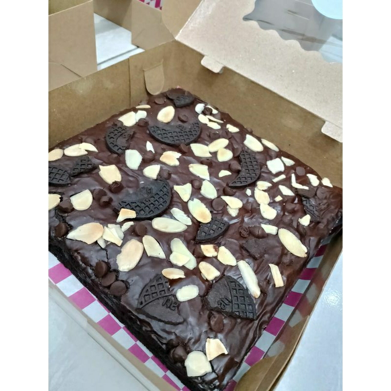 

Fudgy Brownies Medium Premium 18x18