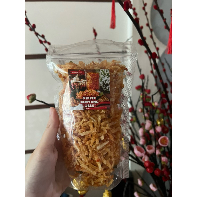 

Keripik Kentang Mustofa Manis Pedas Garing Snack Renyah Gurih