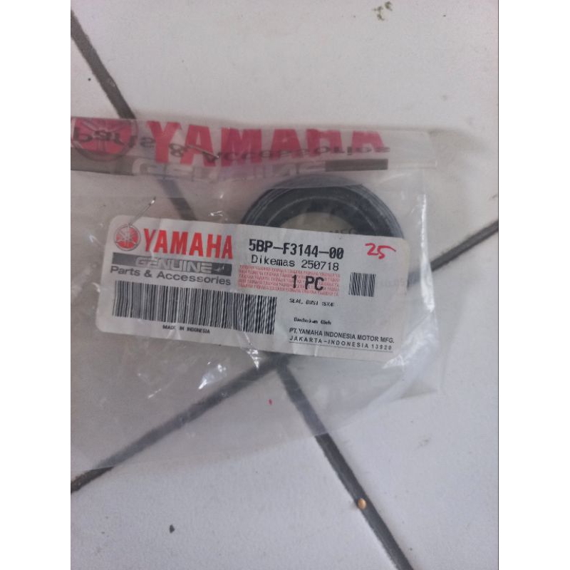 5BP-F3144-00 Seal Debu Shock Depan Scorpio Vixion R15 old
