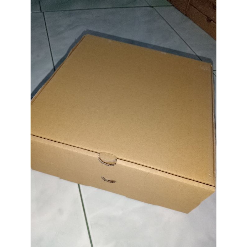 

Box Kotak Kardus Tebal Hampers size 22x22x5cm