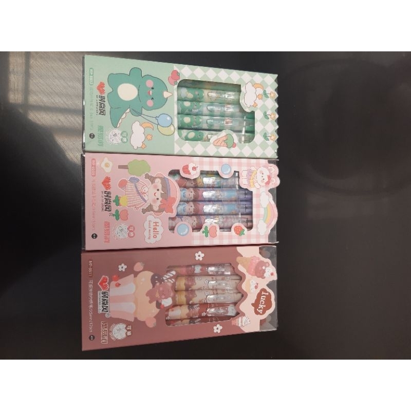 

Pulpen karakter ada Penghapus /Pulpen Hapus karakter / lusin, Pulpen lusin, pulpen lusin motif, Pulpen lkarakter