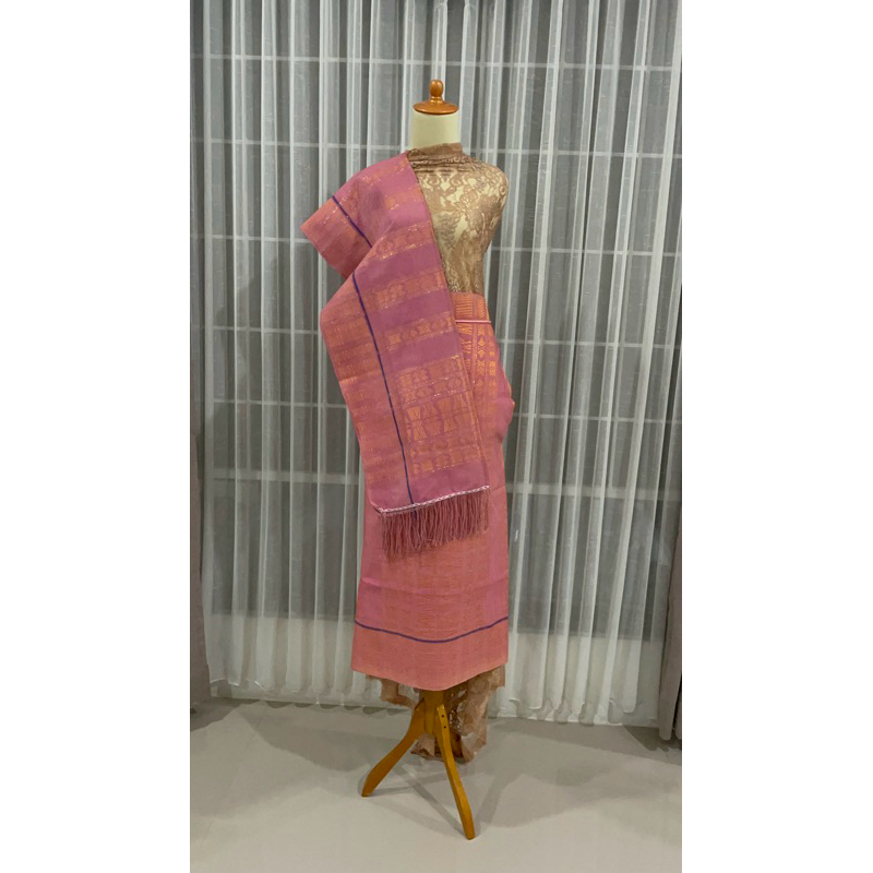 Setelan uis nipes karo bahan sutra