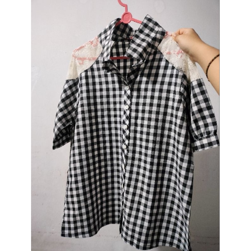 Baju kemeja kotak kotak hitam putih bergaya wanita | baju kerja | casual | modis