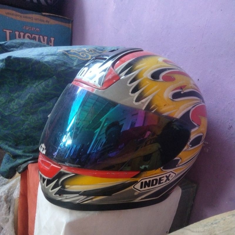 Index helmet thailand , tipe dan motif rare. keren buat d reparasi dan d koleksi.shoei x8 copy