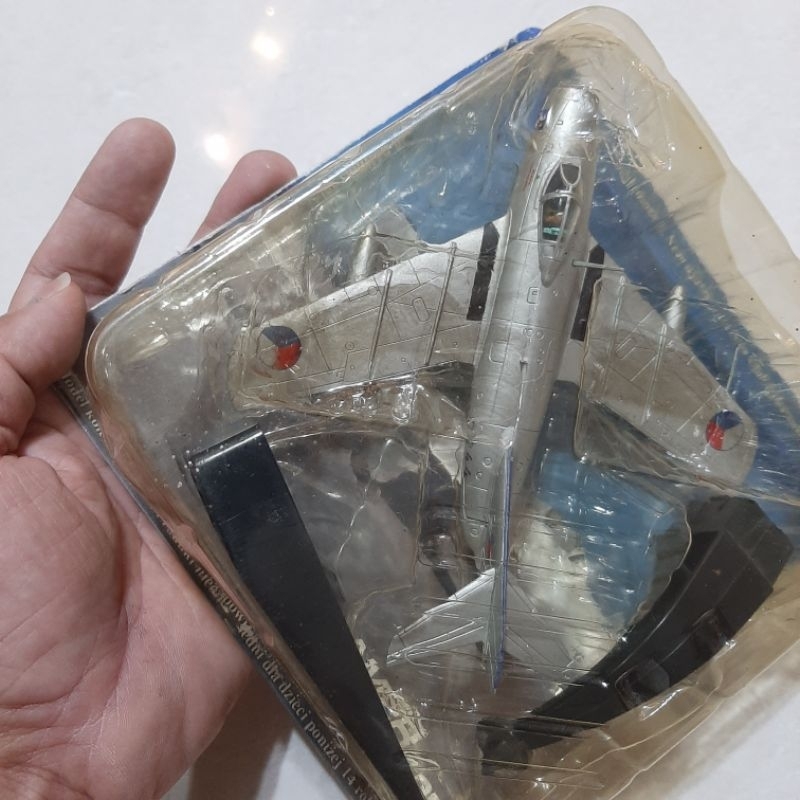 Amercom Fighter aircraft diecast model, 1954 Mikoyan Gurevich MiG-15 bis/Fagot, skala 1/72, Nos, bli